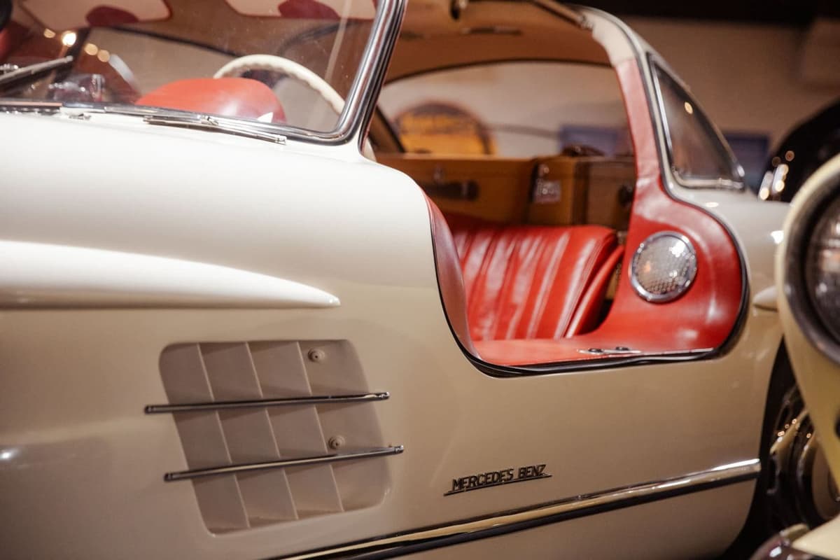Gullwing — wide
