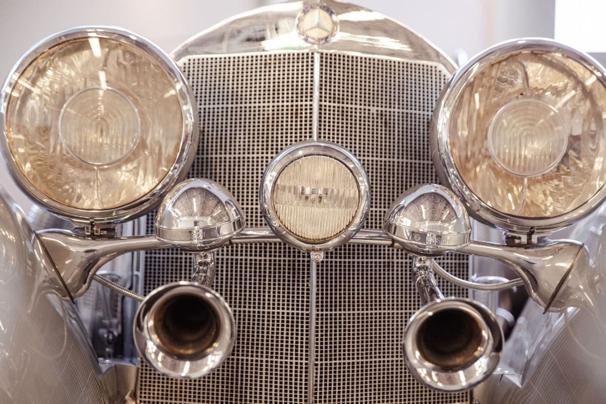 Mercedes-Benz 540K — twin Bosch trumpets