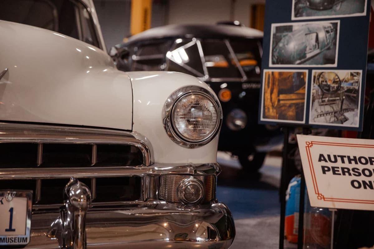 ECTO-1, in profile