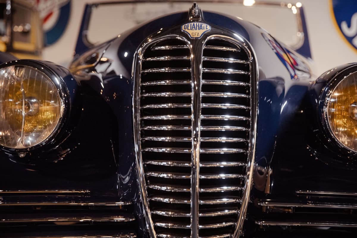 Delahaye 135 — yellow eyes