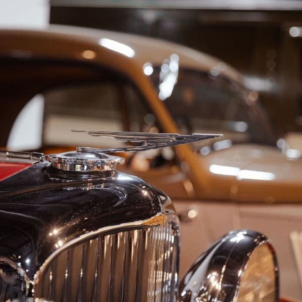Winged hood ornament, deco-era