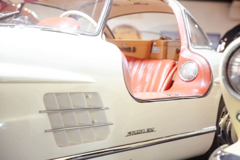 Gullwing door, open